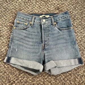 Levi cuffed shorts